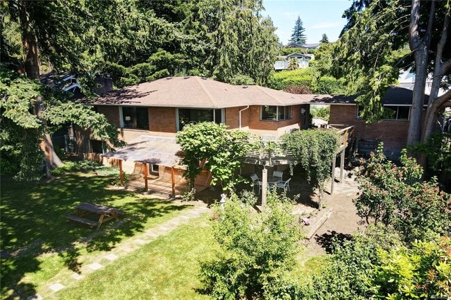 Building Photo - 4Bd/1.75Ba Seattle Home