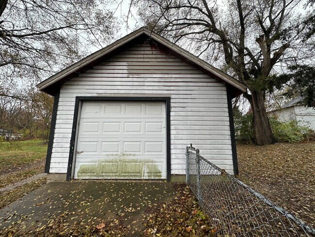 Building Photo - 101 S Buchanan St