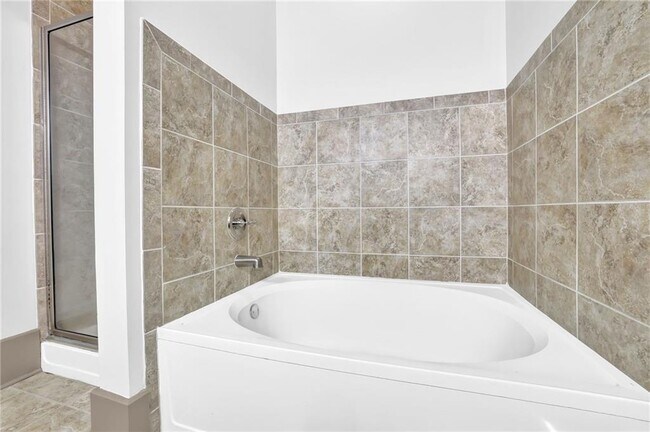 Building Photo - 745 Fountainhead Ln NE