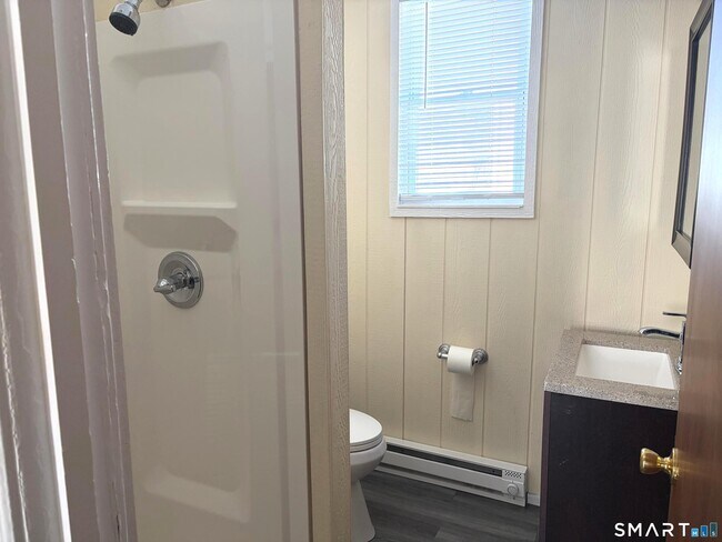 Building Photo - 137 Clifton St