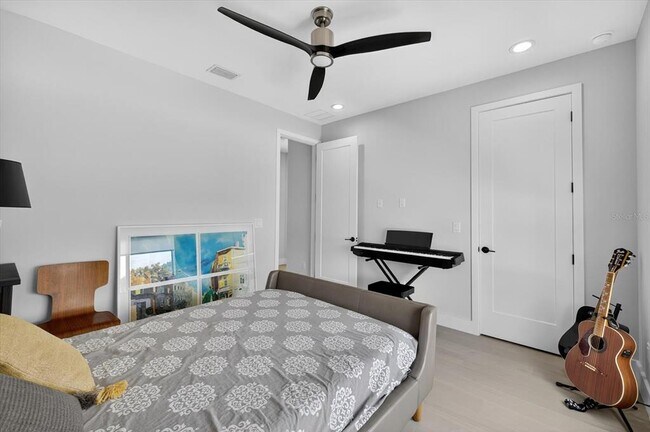 Building Photo - 423 W Amelia Ave