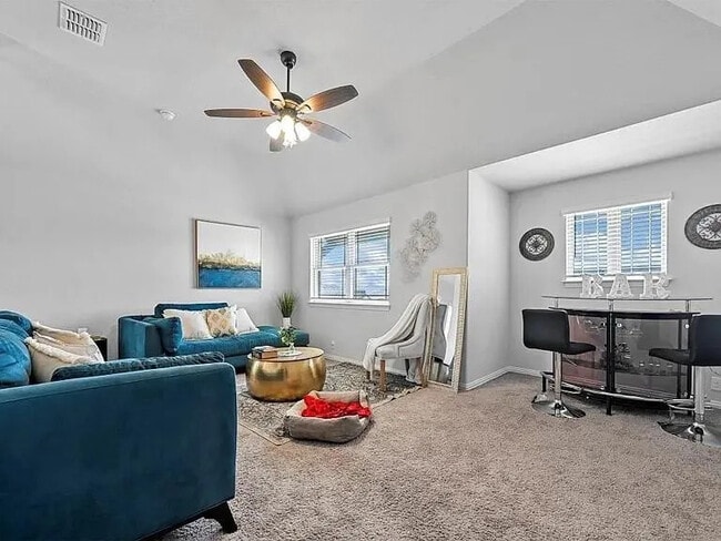 Building Photo - 1902 Sunflower Dr