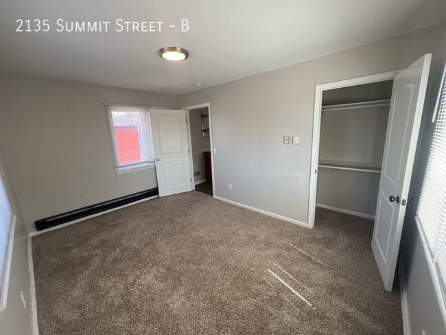 Building Photo - 2135 Summit St
