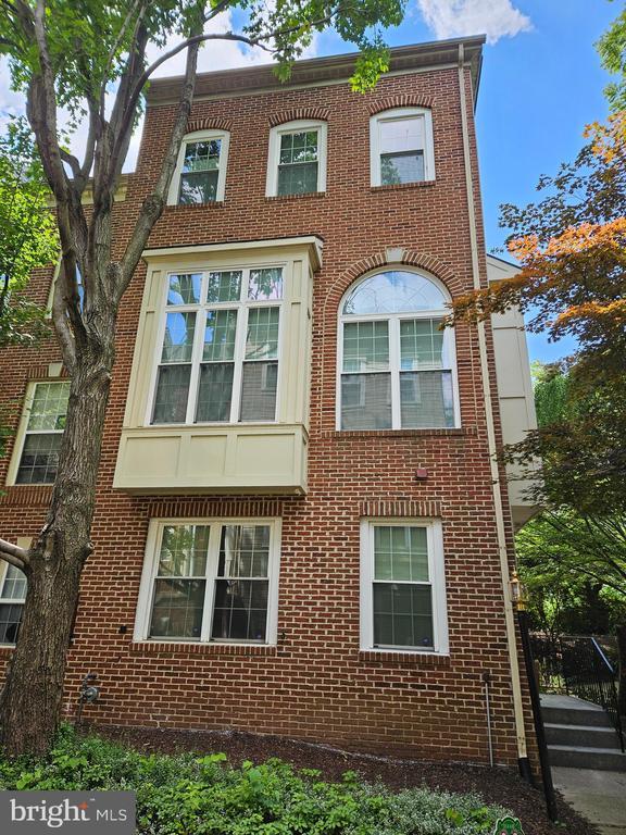 Building Photo - 9659 Athens Pl