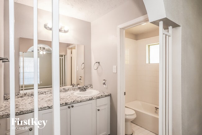 Building Photo - 340 Forest Hills Dr