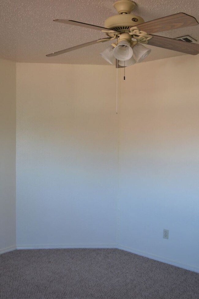 Building Photo - 3053 Olympia Dr
