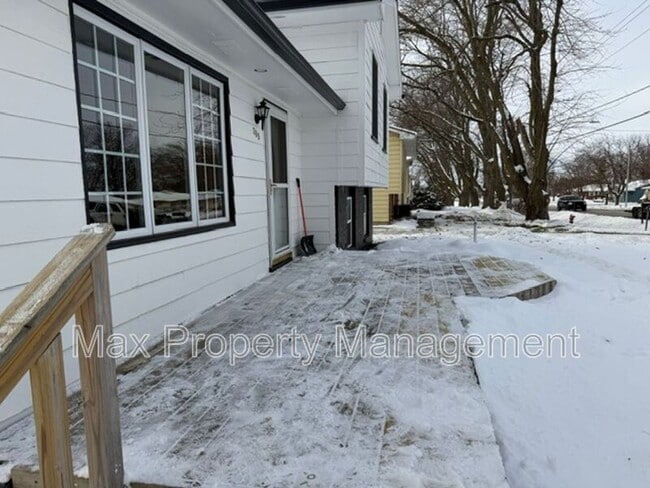 Building Photo - 205 2nd St NW