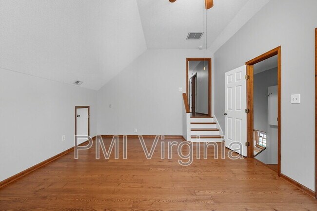 Building Photo - 932 Nugent Dr
