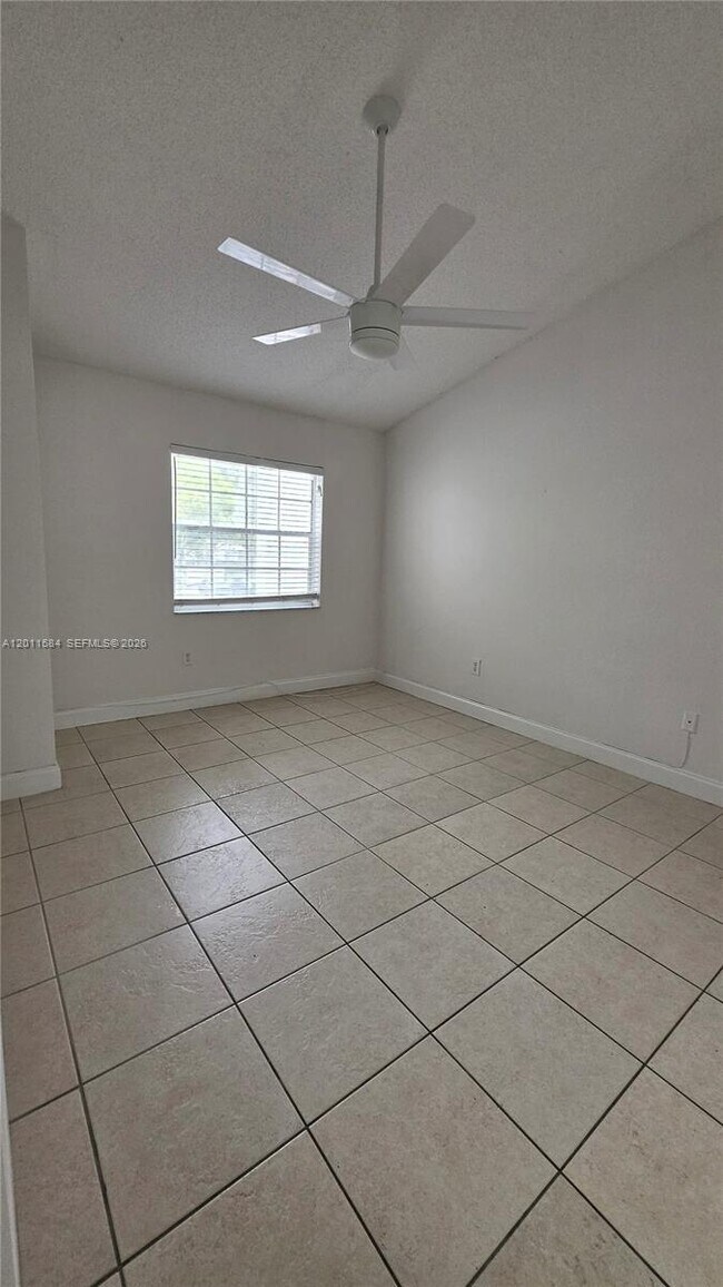 Building Photo - 2880 N Oakland Forest Dr