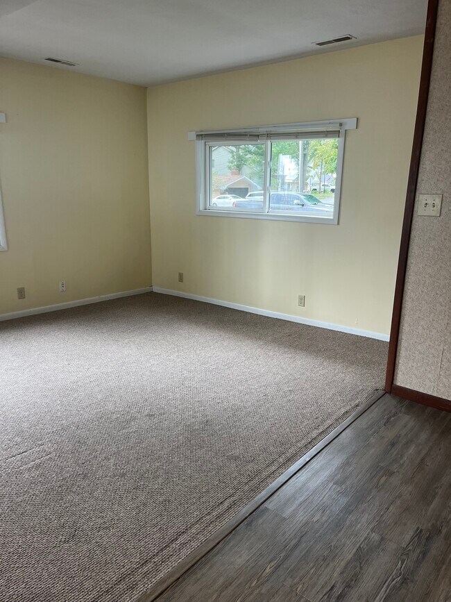 Building Photo - 2088 Chapman Lake Dr