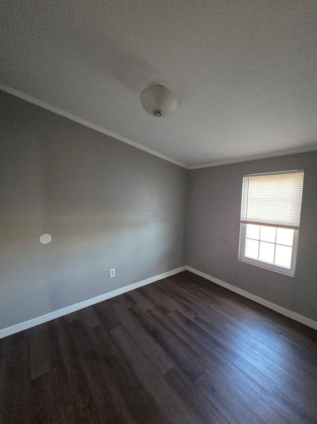 Building Photo - 3 Bed/2 Bath Mobile