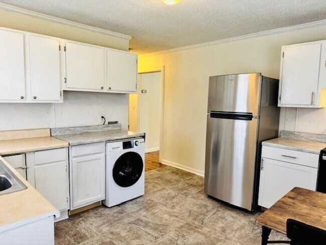 Building Photo - Old Maco Road