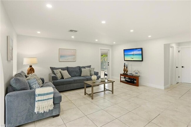 Building Photo - 339 Landmark St