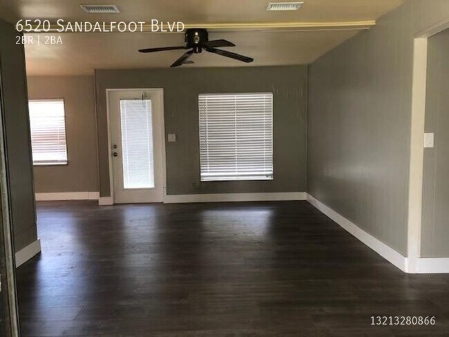 Building Photo - 6520 Sandalfoot Blvd