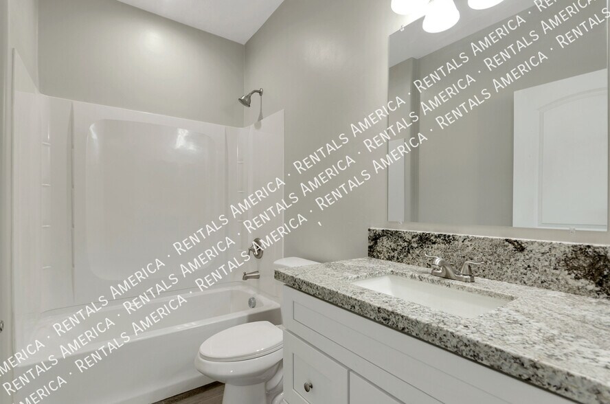 Building Photo - 820 E 35th St