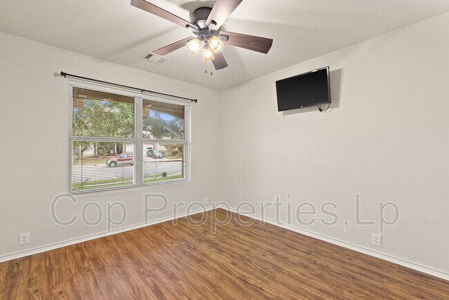 Building Photo - 5132 Columbia Dr