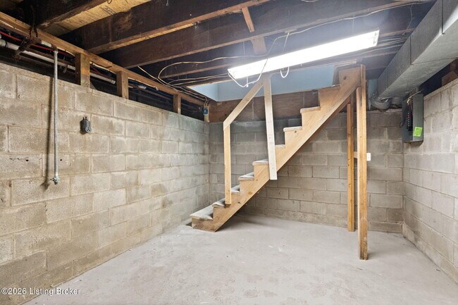 Building Photo - 2222 Duncan St