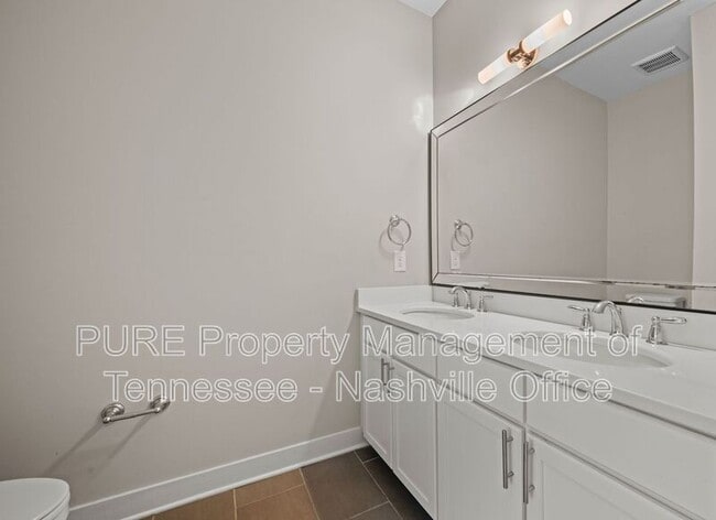 Building Photo - 215 Porter Village Cir