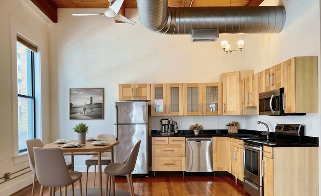 Building Photo - 49 Munroe St