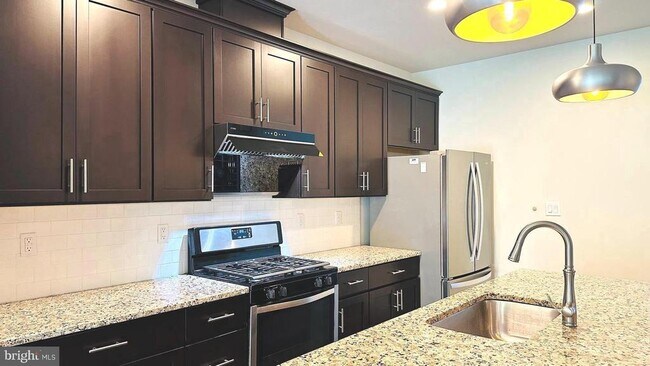 Building Photo - 229 Wynstone Ct