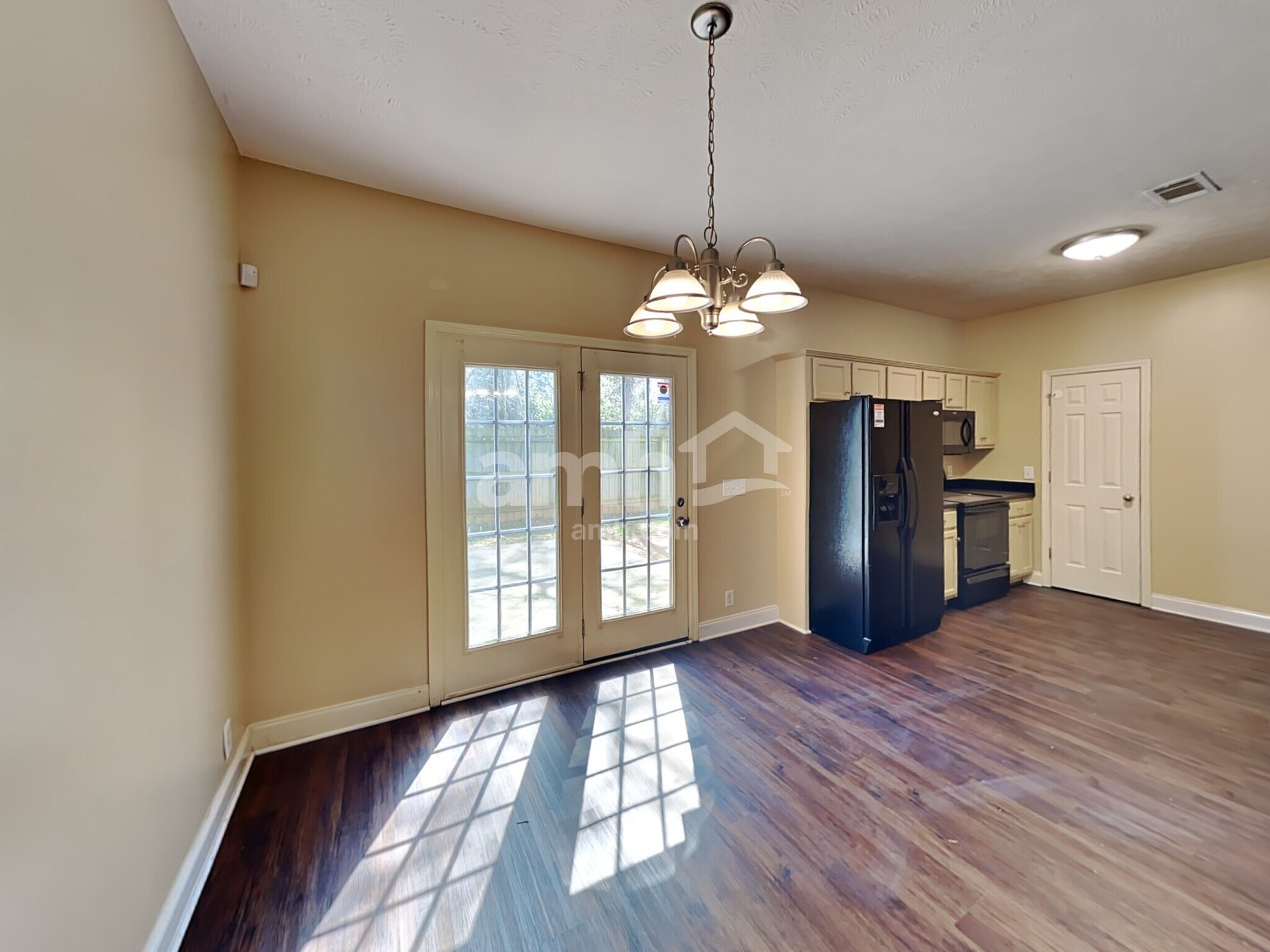Building Photo - 347 Titans Cir