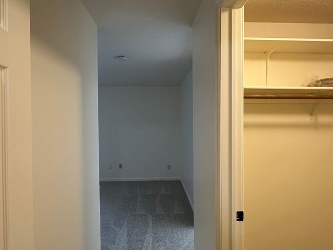 Building Photo - Large 3 Bed, 2 Bath Home!