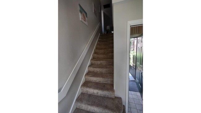 Building Photo - 16 Pinehurst Pl