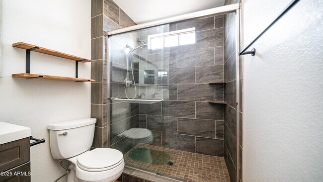 Building Photo - 2020 W Union Hills Dr