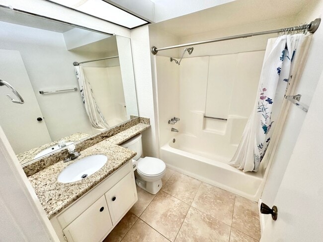 Building Photo - Charming 1 Bed 1 Bath in a gated community