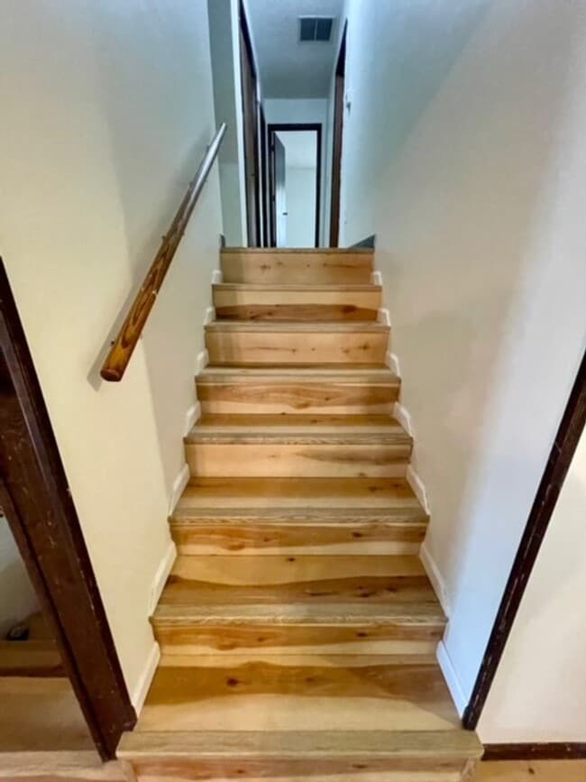 Building Photo - 3839 N Stewart Ave