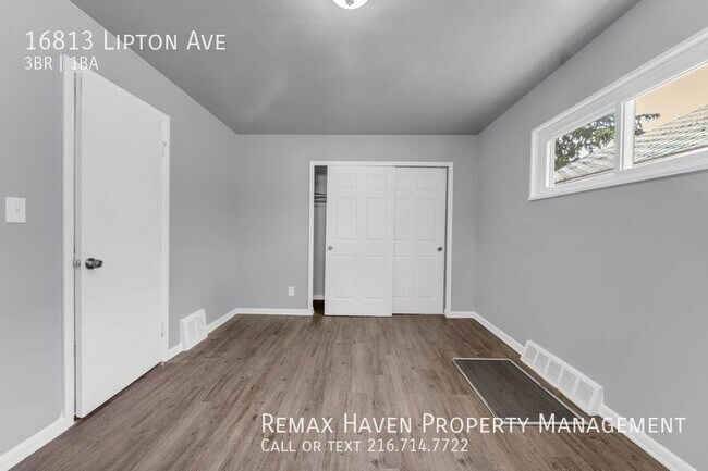 Building Photo - 16813 Lipton Ave, Cleveland - Charming 3 B...