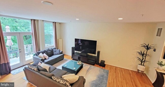 Building Photo - 2010 N Westmoreland St