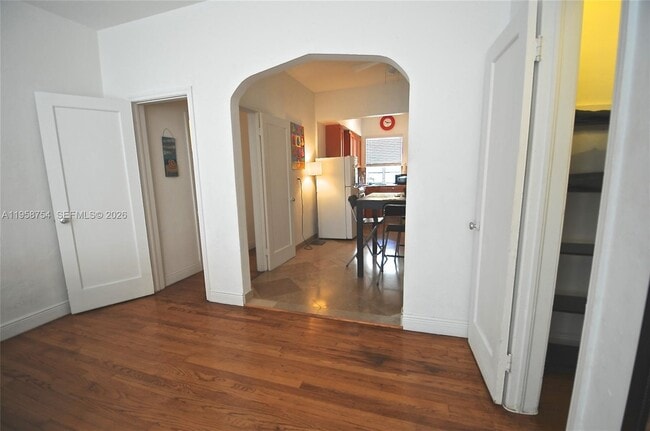 Building Photo - 601 7th St