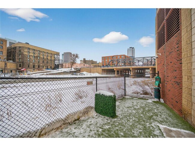 Building Photo - 404 N Washington Ave