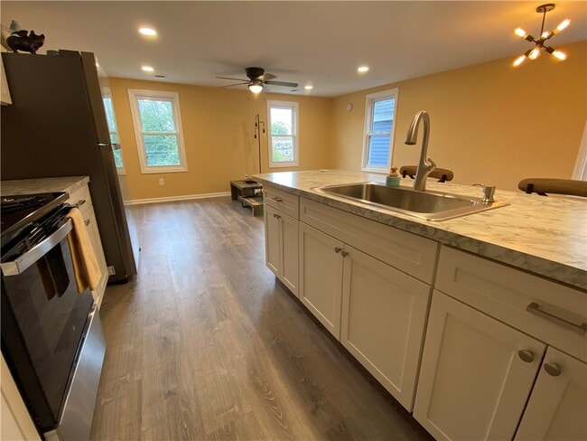 Building Photo - 233 W Commercial St