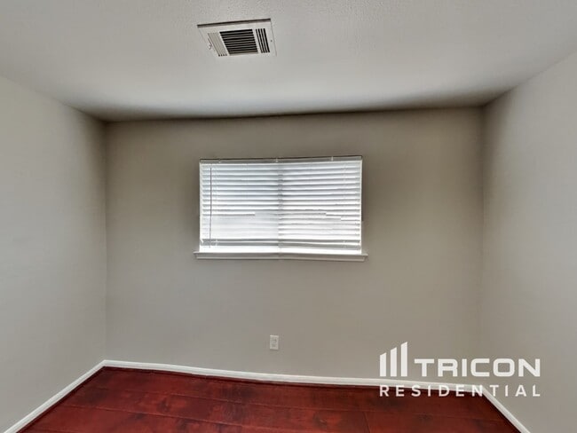 Building Photo - 5615 Bear Paw Cir