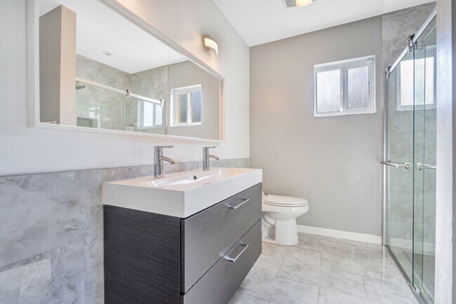 Building Photo - 111 Colyer Dr