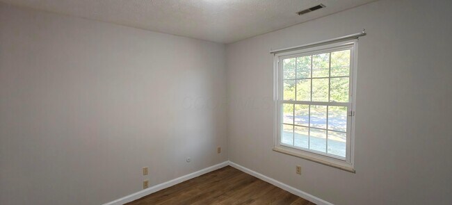 Building Photo - 1440 Slade Ave