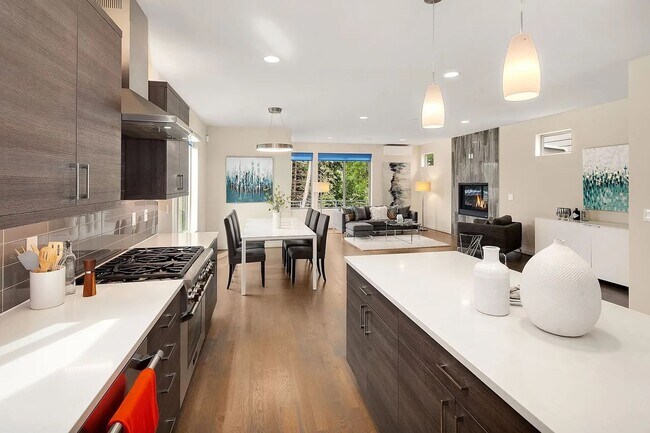 Building Photo - Maple Leaf - Northgate Home
