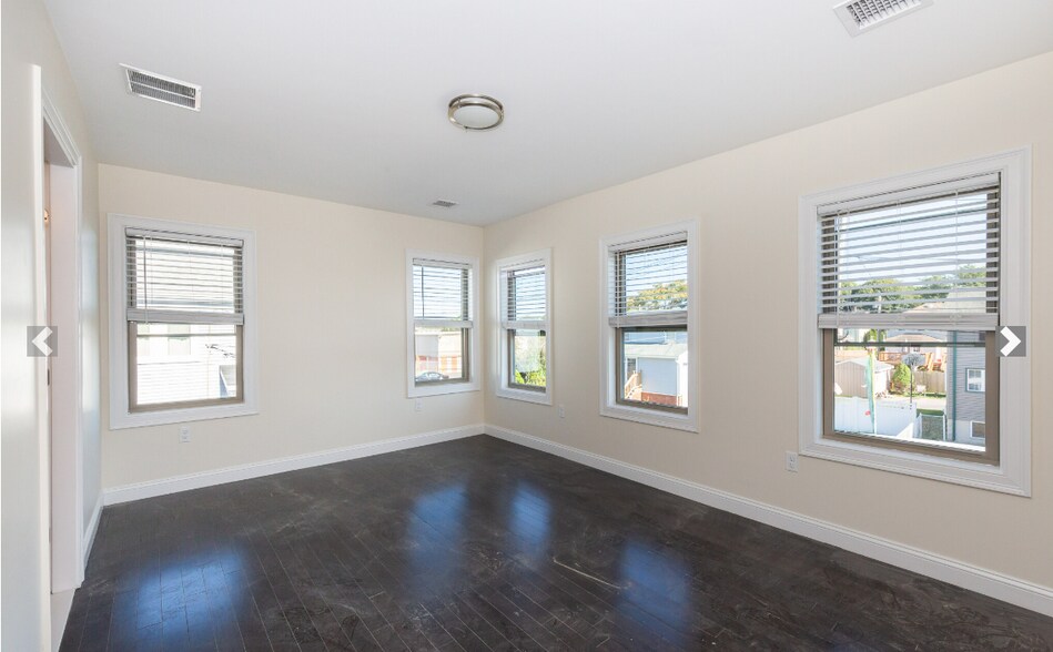 Building Photo - 39 Harvard St