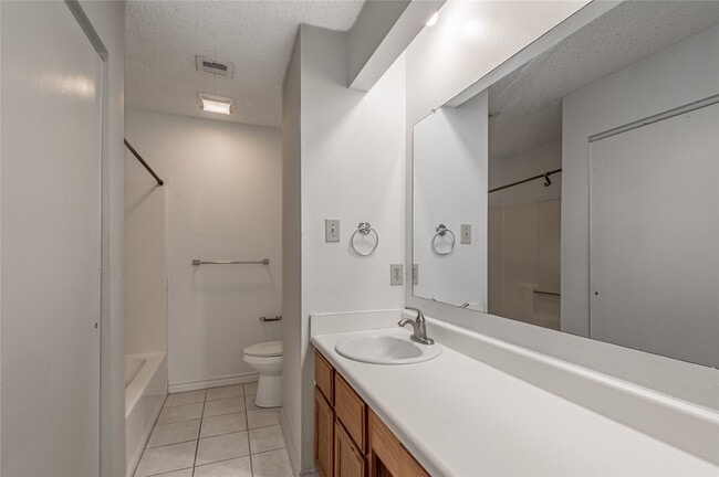 Building Photo - 1228 Ave O