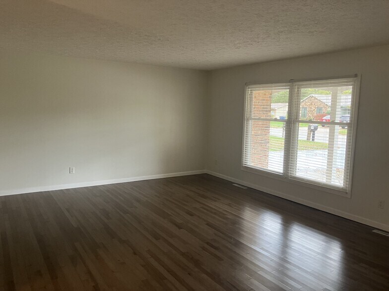 living room 2 - 144 Brentwood Dr