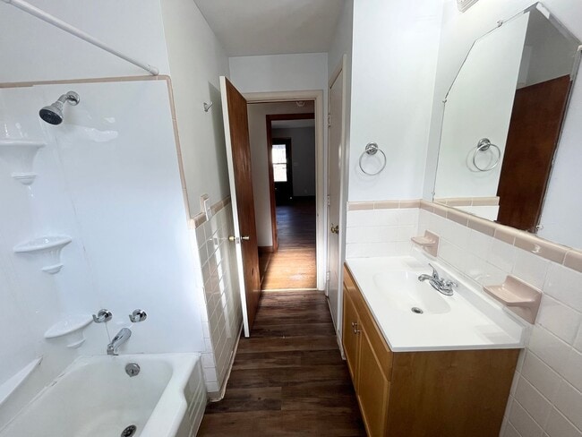 Building Photo - Cozy 2 Bedrm/1 Bath Home in Dunbar! Covered Front Porch. Double Pane Windows.