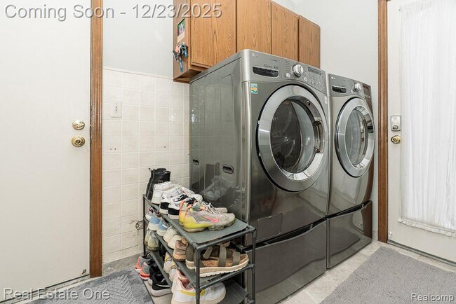 Building Photo - 1574 Devonshire Dr