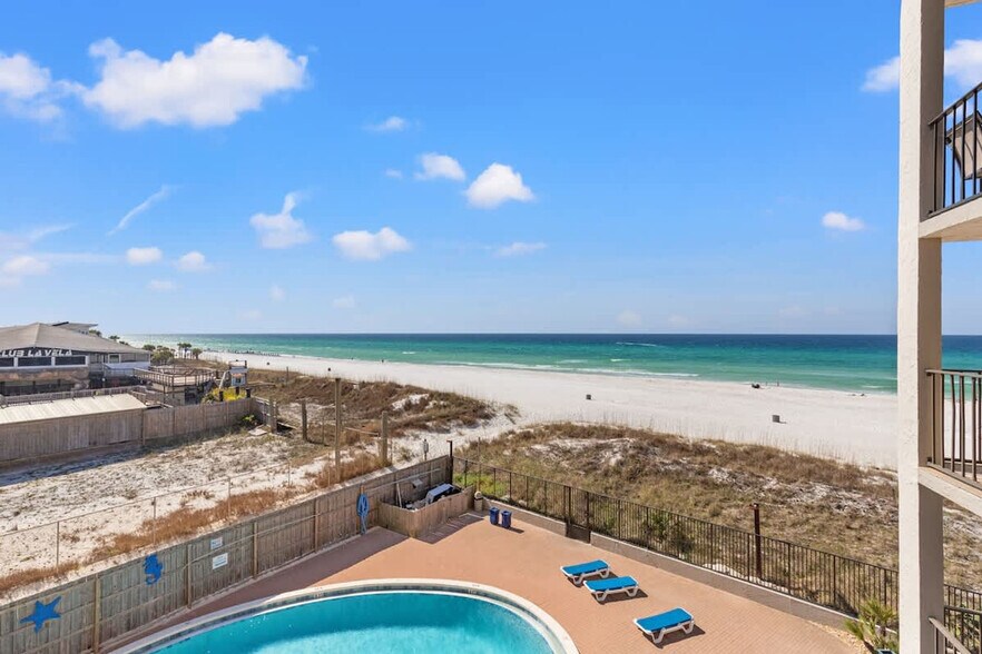 Building Photo - 8815 Thomas Dr