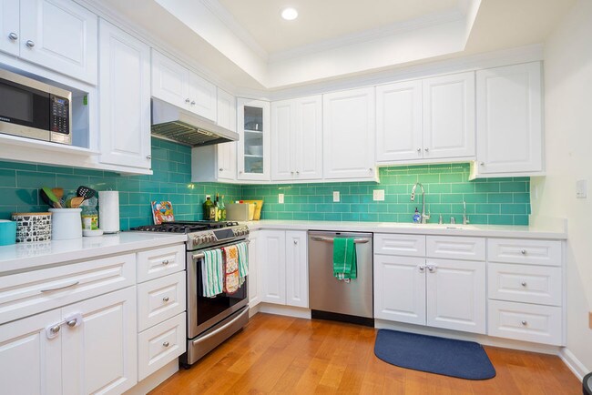 Building Photo - 1049 16th St