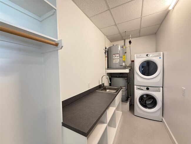 Building Photo - 3300 Main St