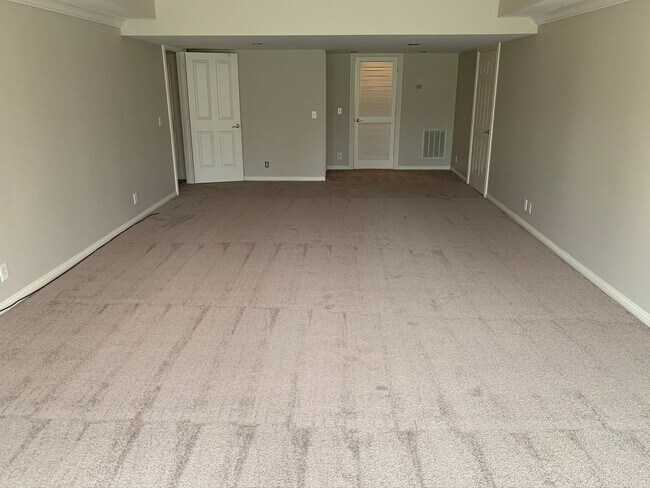 Building Photo - 5000 Square Feet on 7 Acres in Heart of Franklin