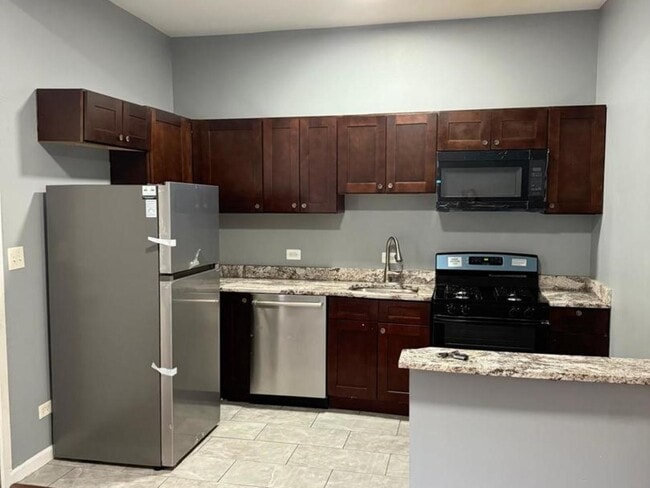 Building Photo - 1348 S Fairfield Ave