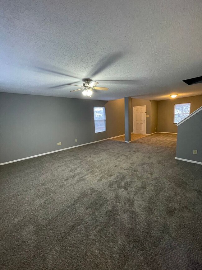Building Photo - 843 Streamside Dr